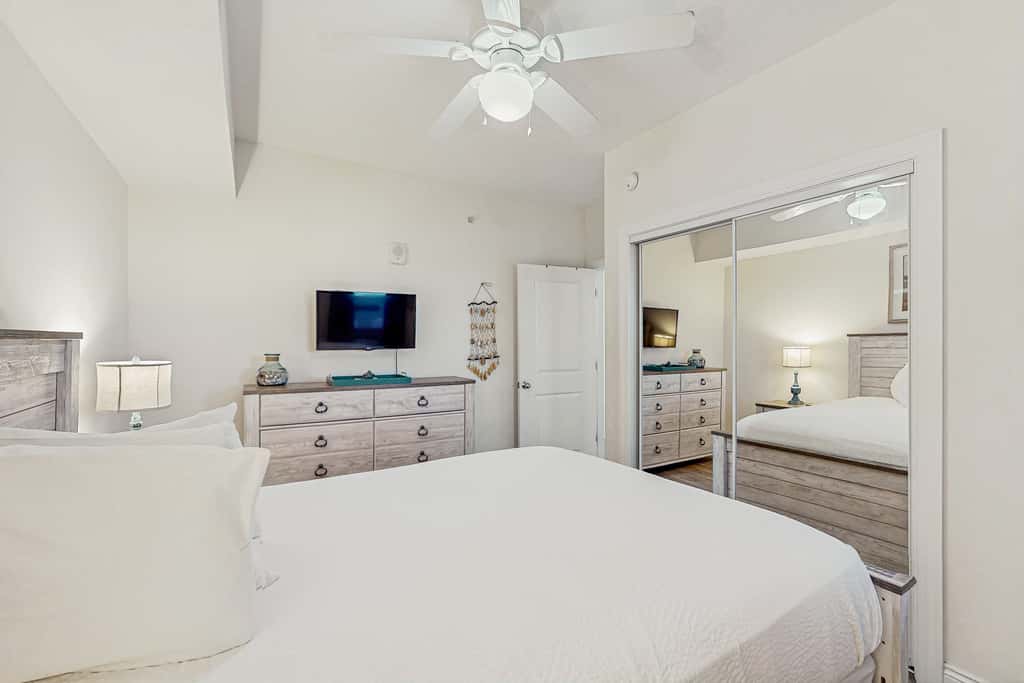 Modern, Gulf-front condo with pool, hot tub & high-speed WiFi