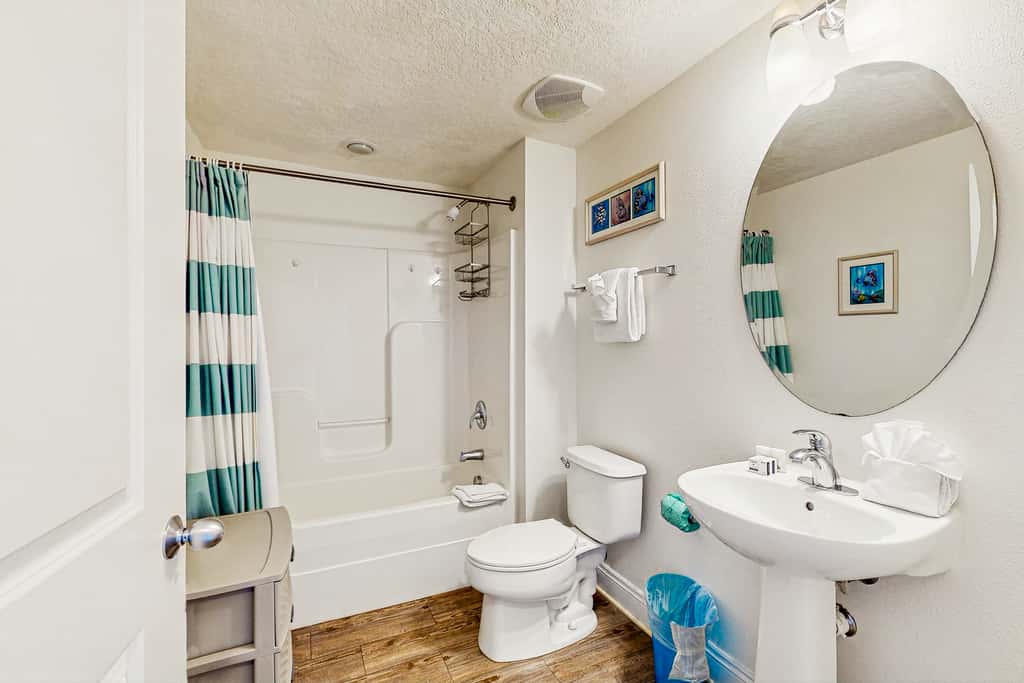 Modern, Gulf-front condo with pool, hot tub & high-speed WiFi