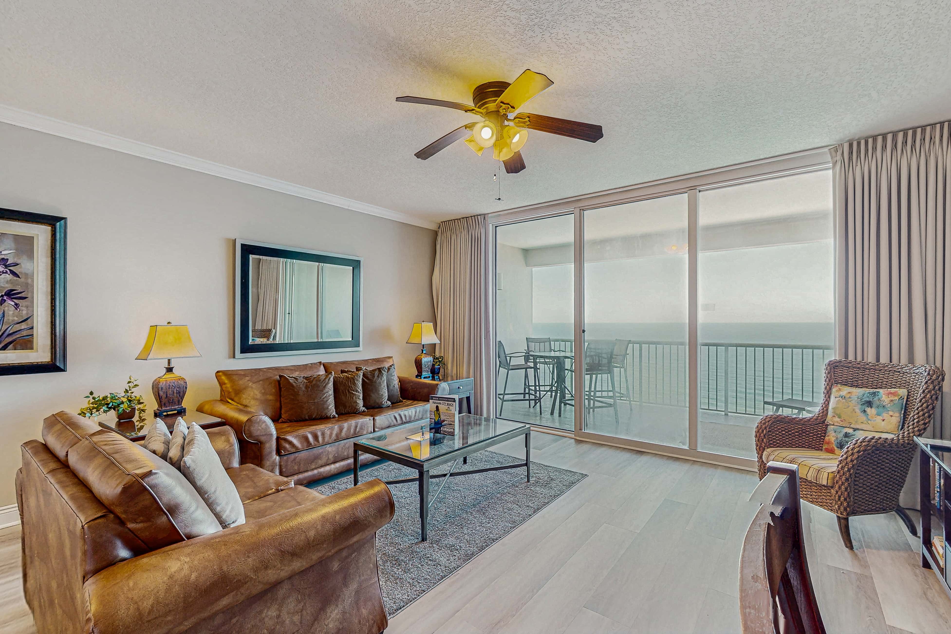 Spacious getaway on the Gulf of Mexico with balcony & beach access