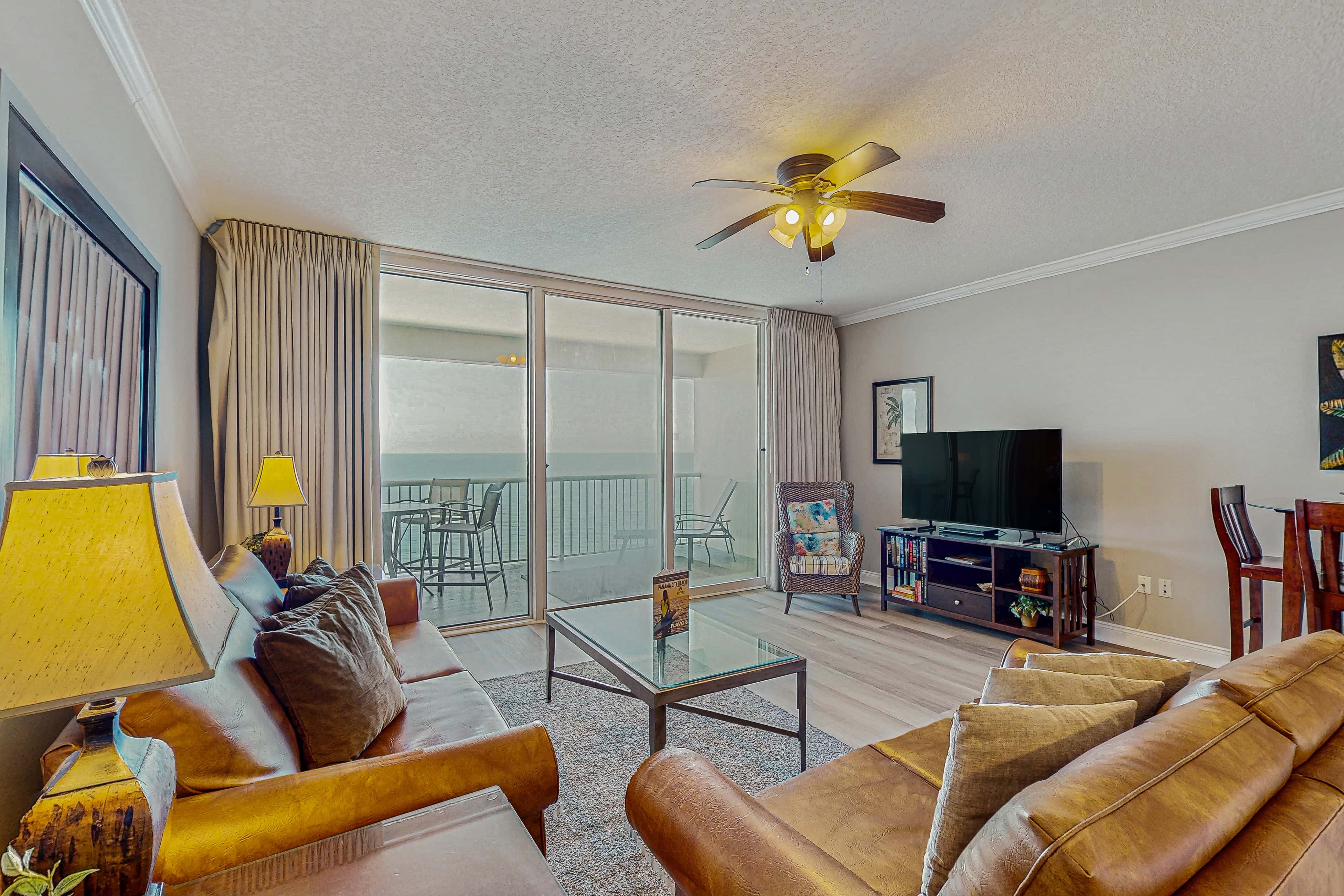 Spacious getaway on the Gulf of Mexico with balcony & beach access