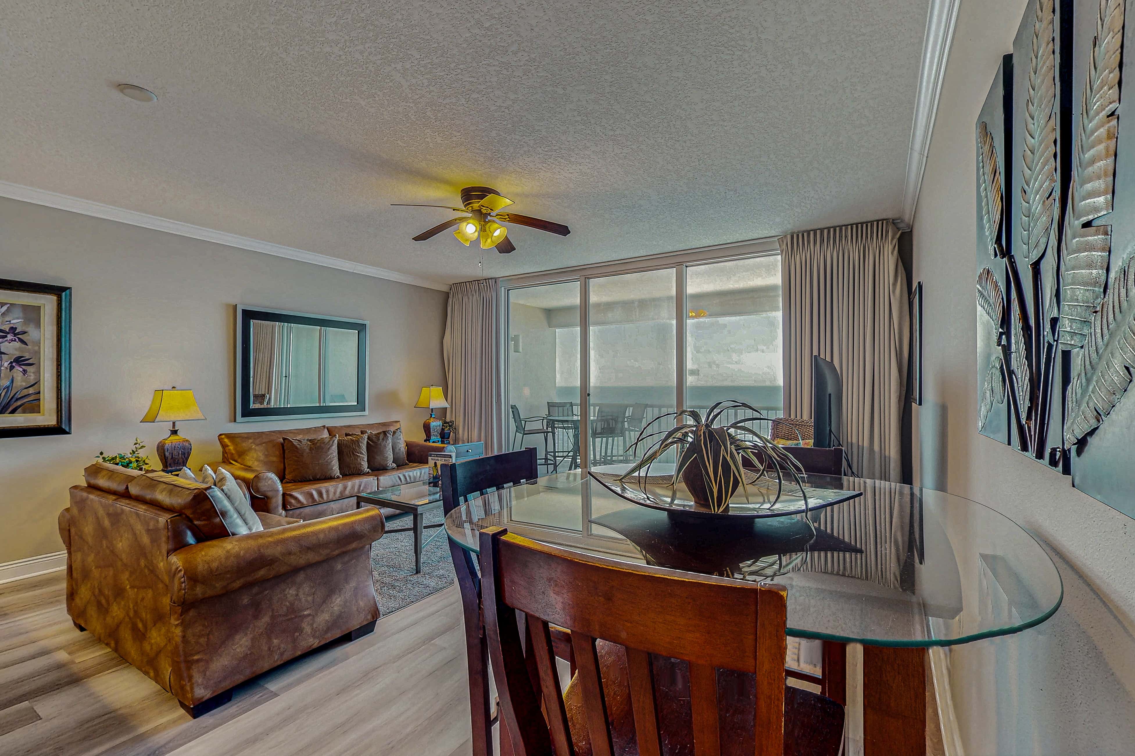 Spacious getaway on the Gulf of Mexico with balcony & beach access