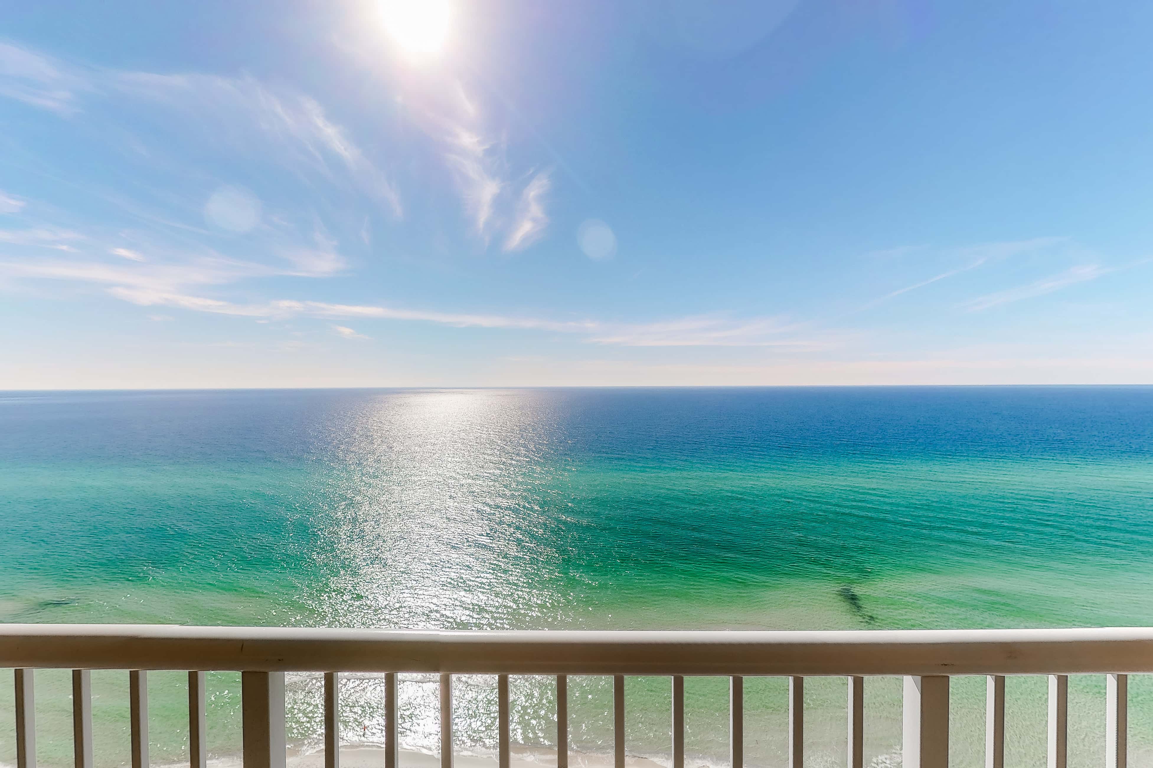 Spacious getaway on the Gulf of Mexico with balcony & beach access
