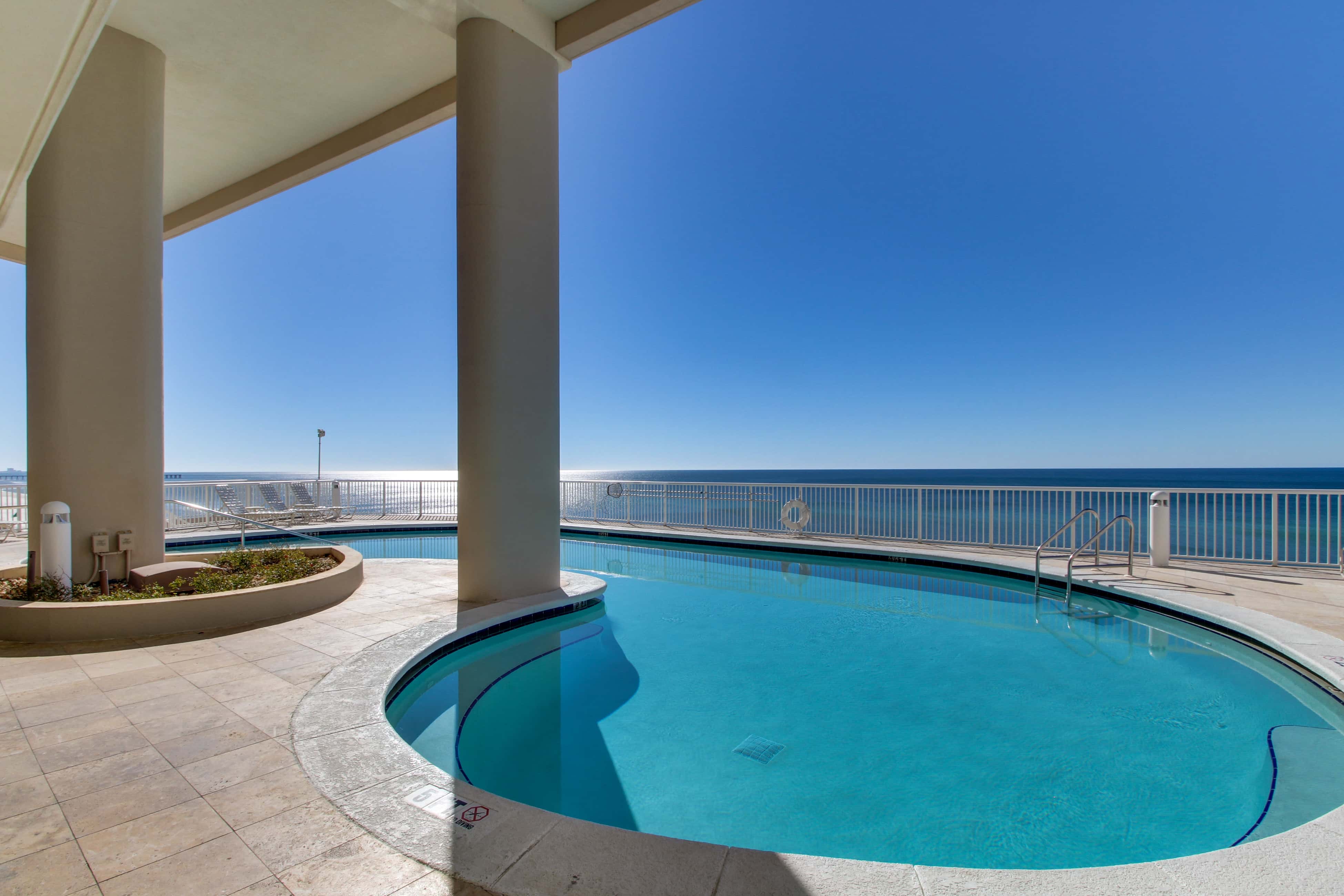 Spacious getaway on the Gulf of Mexico with balcony & beach access