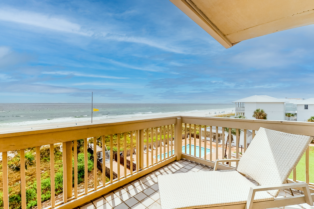 Ramsgate getaway with panoramic view, beach access & shared pool