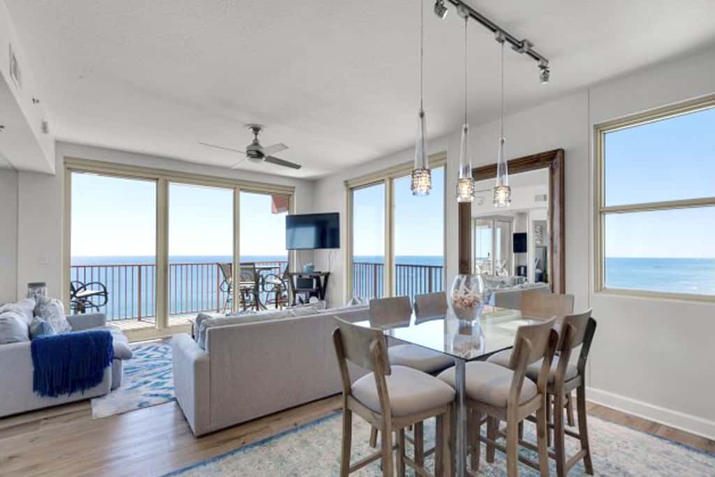 Luxury penthouse suite with Gulf-view wraparound balcony, pools, hot tubs & AC