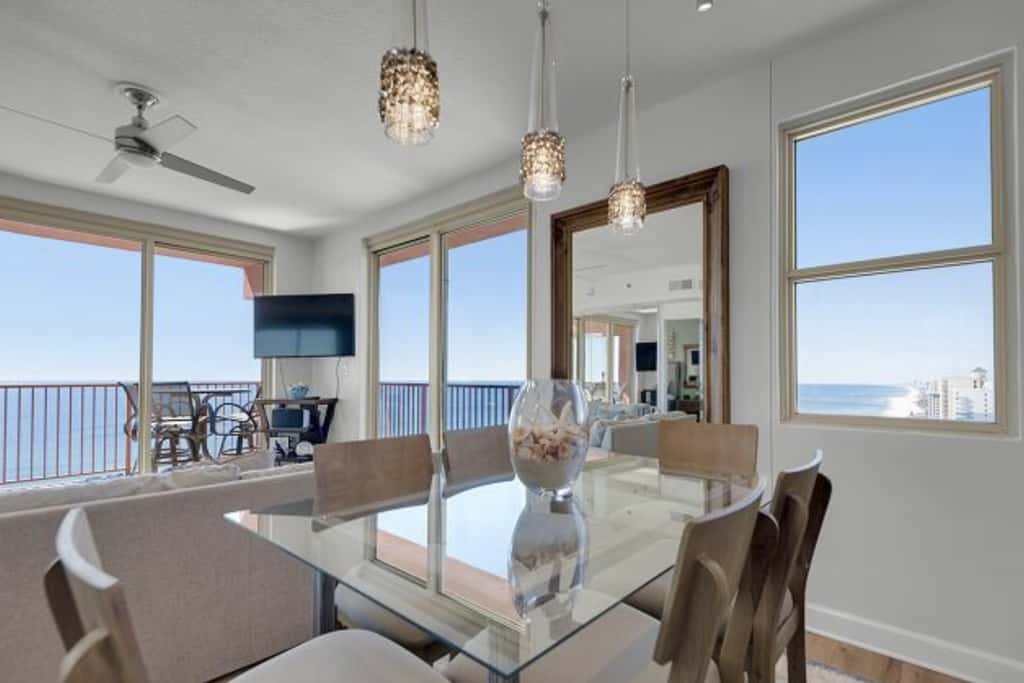 Luxury penthouse suite with Gulf-view wraparound balcony, pools, hot tubs & AC