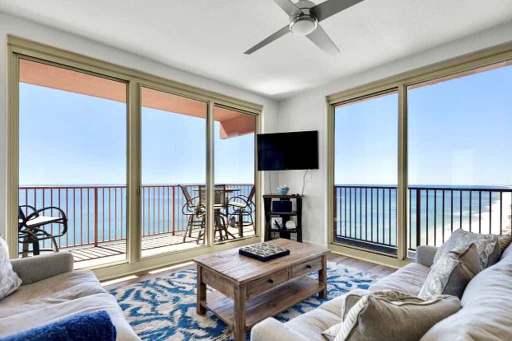 Luxury penthouse suite with Gulf-view wraparound balcony, pools, hot tubs & AC