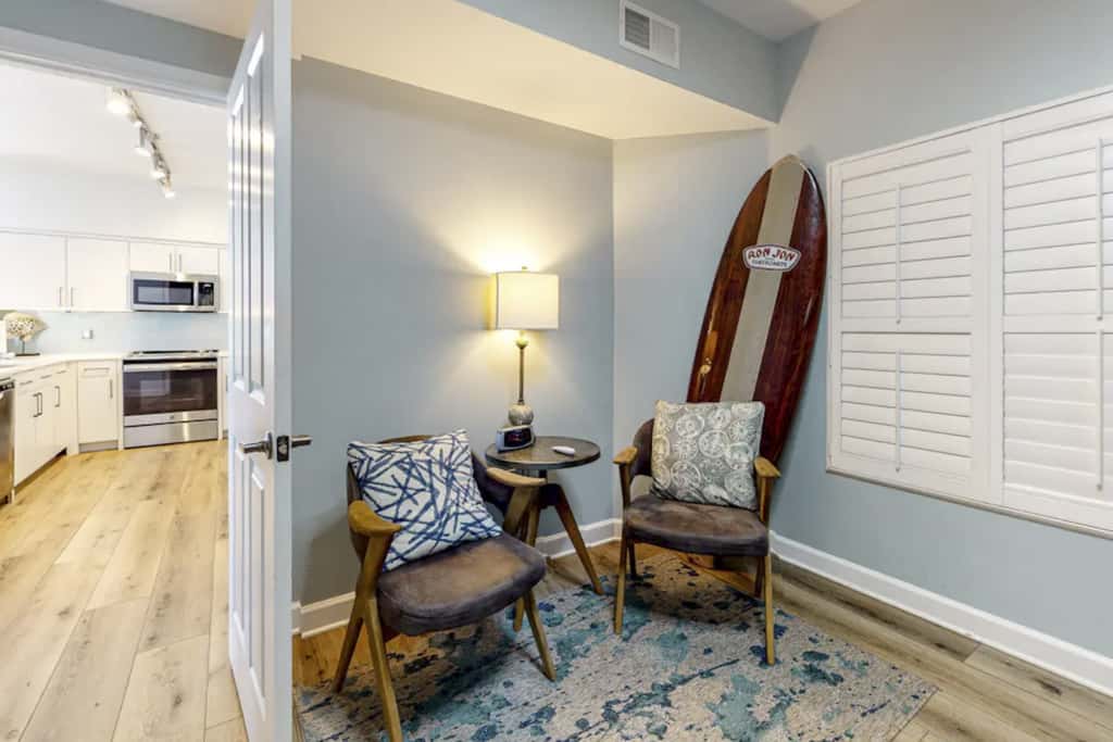 Luxury penthouse suite with Gulf-view wraparound balcony, pools, hot tubs & AC