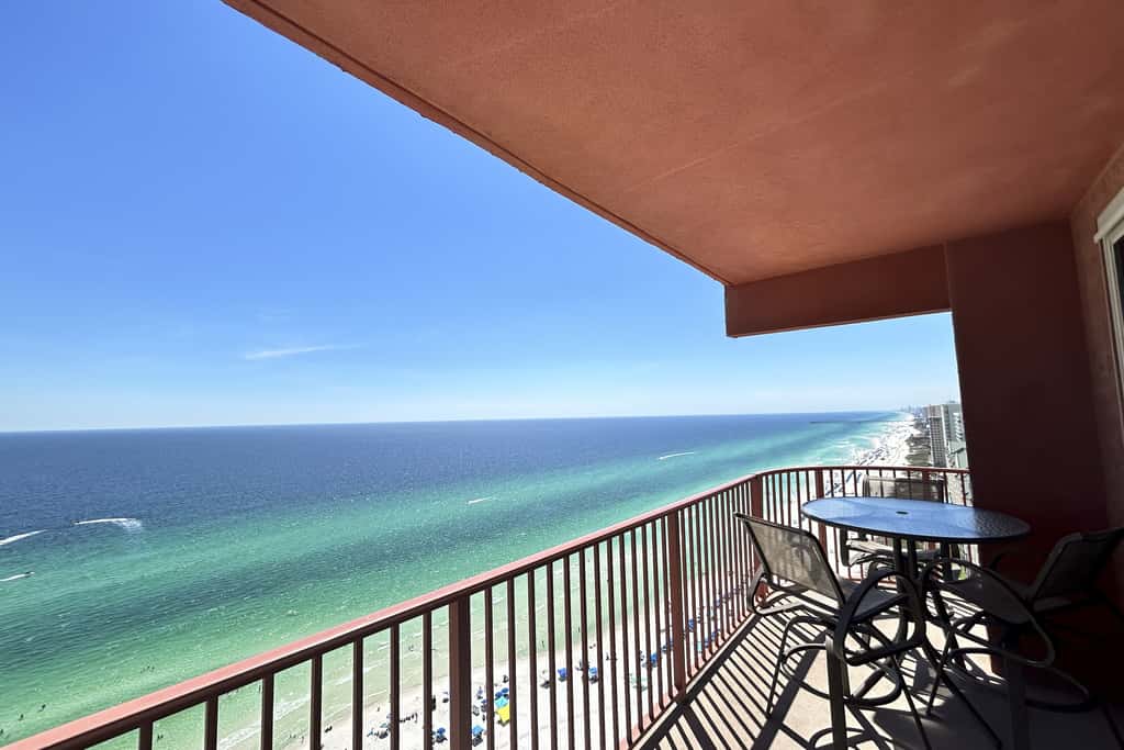 Luxury penthouse suite with Gulf-view wraparound balcony, pools, hot tubs & AC