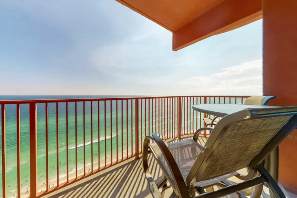Luxury penthouse suite with Gulf-view wraparound balcony, pools, hot tubs & AC