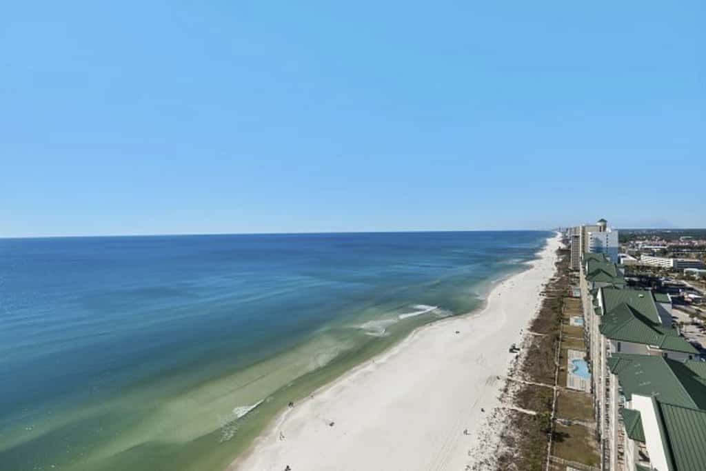 Luxury penthouse suite with Gulf-view wraparound balcony, pools, hot tubs & AC