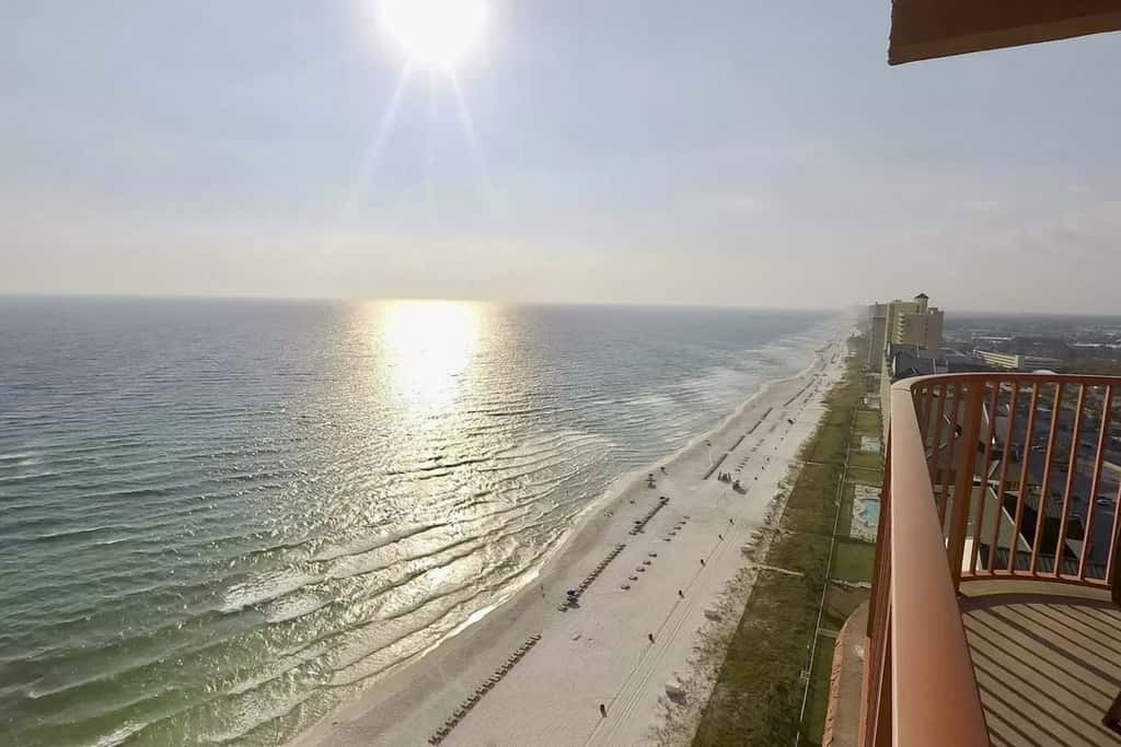 Luxury penthouse suite with Gulf-view wraparound balcony, pools, hot tubs & AC