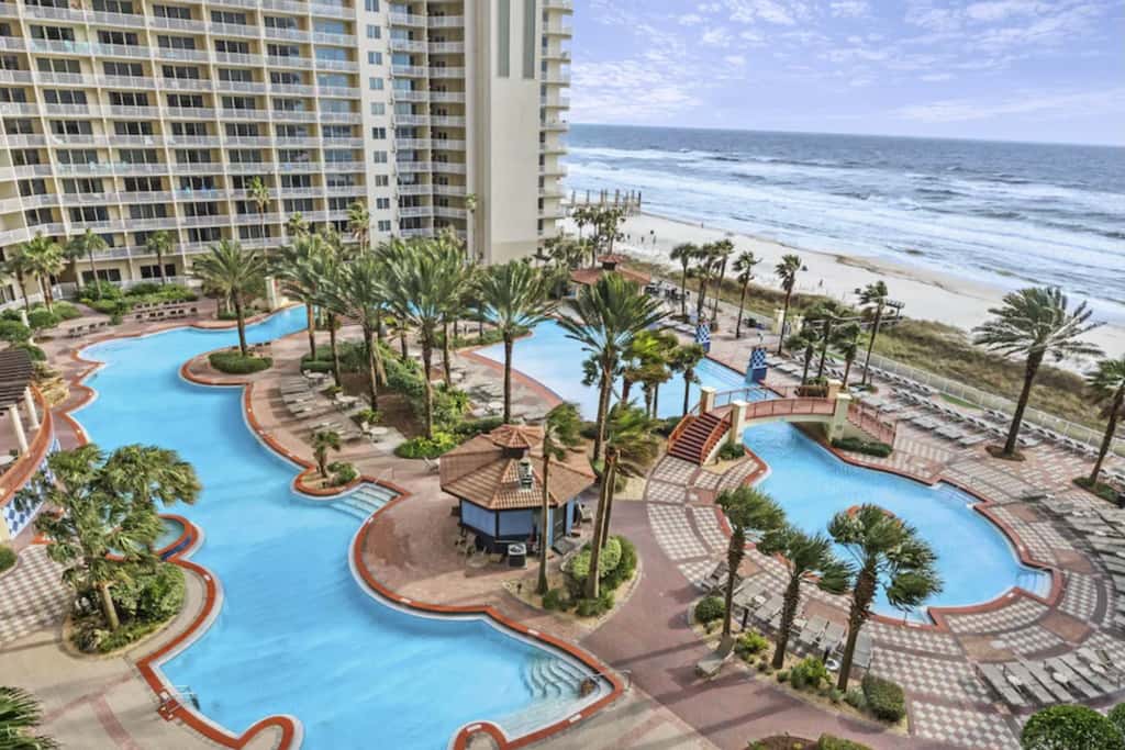 Luxury penthouse suite with Gulf-view wraparound balcony, pools, hot tubs & AC