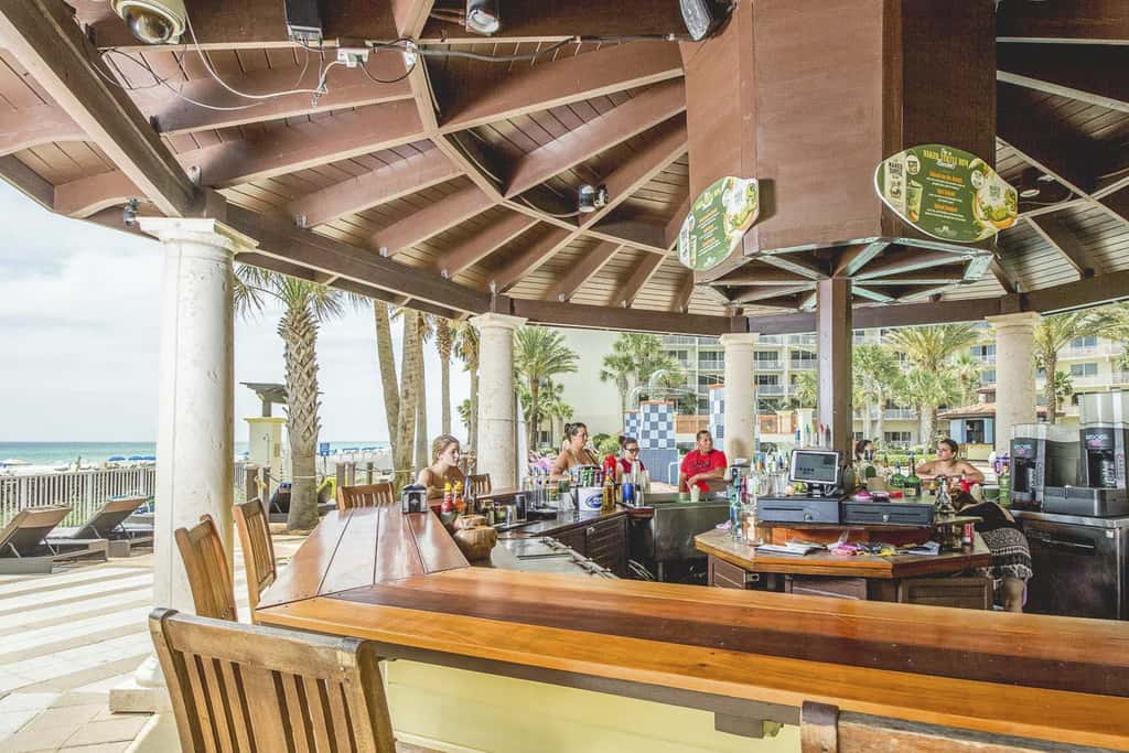 Luxury penthouse suite with Gulf-view wraparound balcony, pools, hot tubs & AC