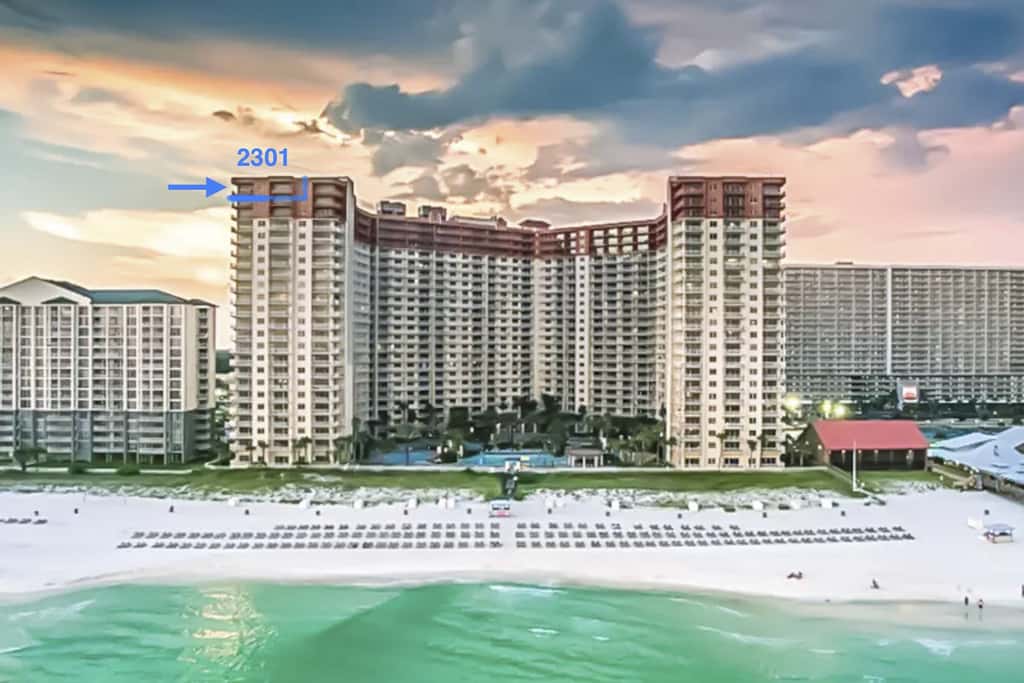 Luxury penthouse suite with Gulf-view wraparound balcony, pools, hot tubs & AC