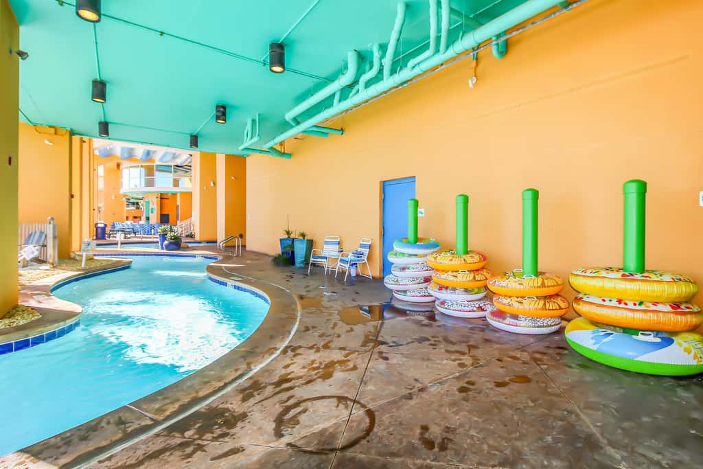 18th-Floor oceanfront condo with WiFi, WD, central AC, pools,hot tub
