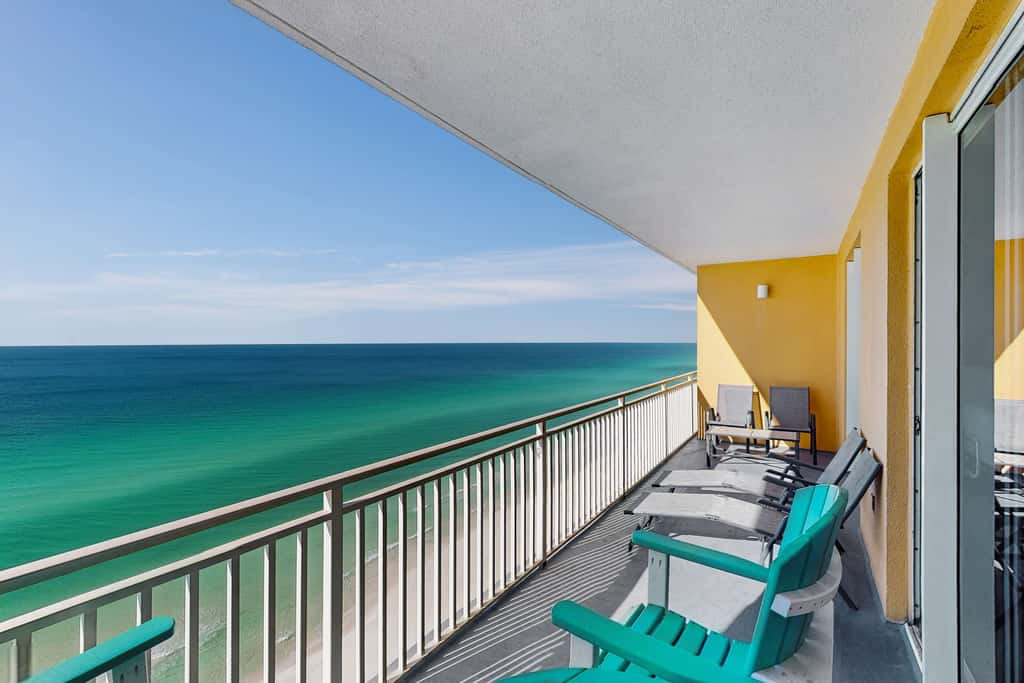16th-floor oceanfront condo with ocean view, WiFi, and hot tub, pool