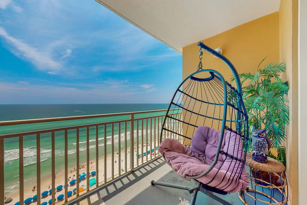 Newly renovated oceanfront condo with pool & hot tub, ocean view, fast WiFi