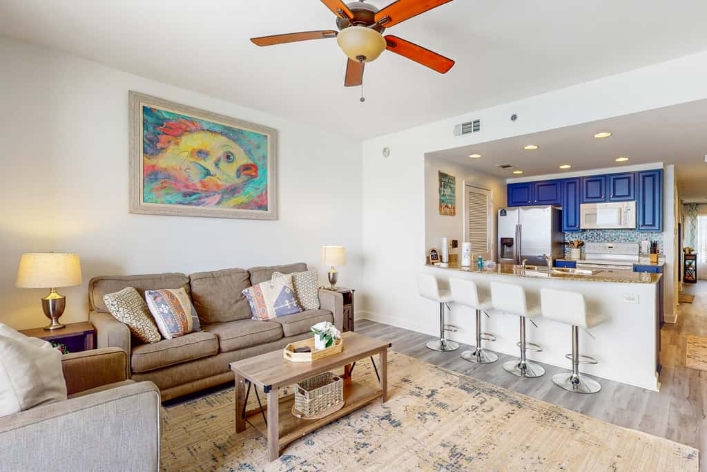 Newly renovated oceanfront condo with pool & hot tub, ocean view, fast WiFi