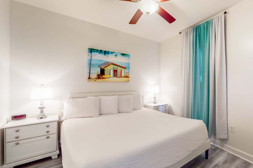 Newly renovated oceanfront condo with pool & hot tub, ocean view, fast WiFi