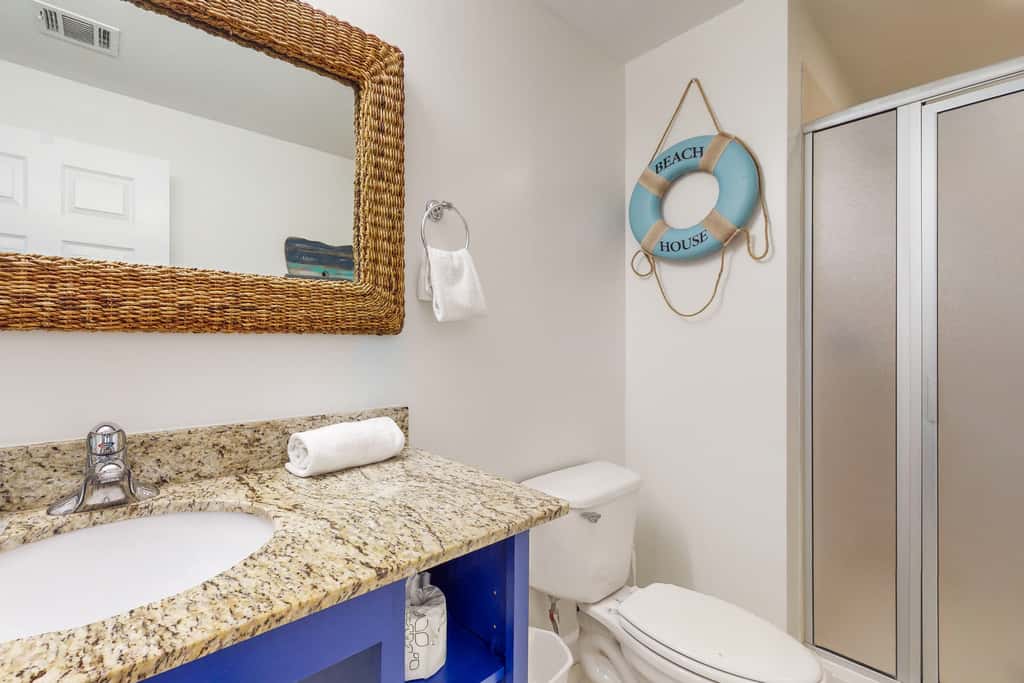 Newly renovated oceanfront condo with pool & hot tub, ocean view, fast WiFi