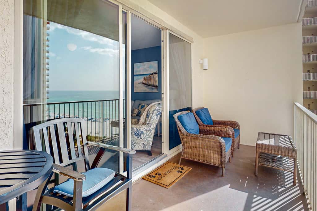 Beachfront condo with pool, hot tub, terrific beach views, & balcony