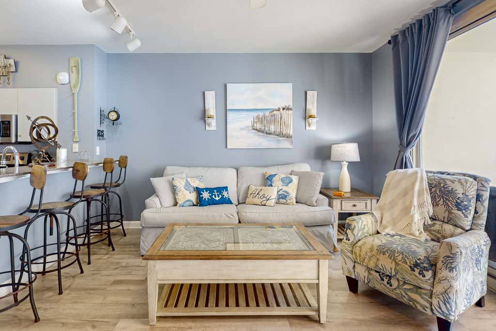 Beachfront condo with pool, hot tub, terrific beach views, & balcony