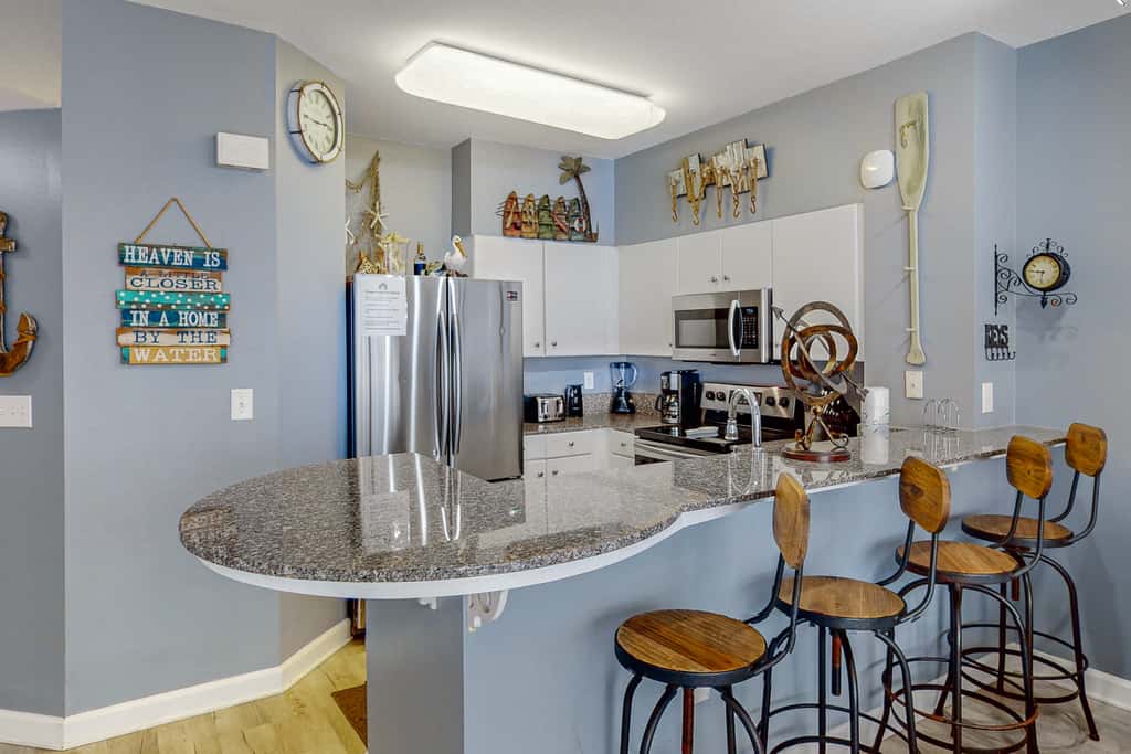 Beachfront condo with pool, hot tub, terrific beach views, & balcony