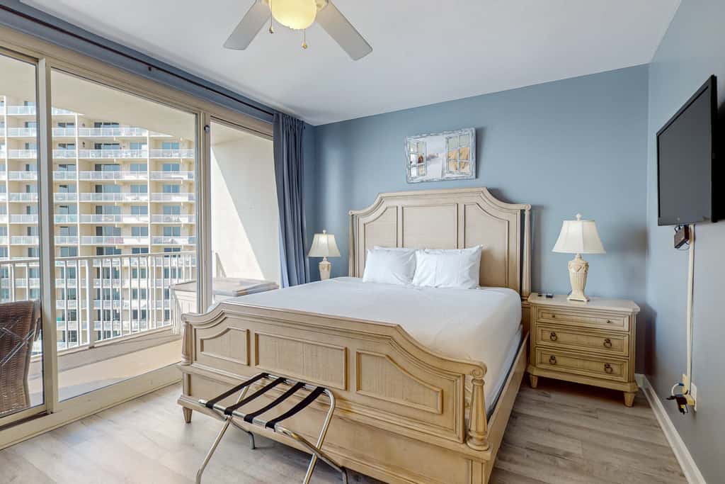 Beachfront condo with pool, hot tub, terrific beach views, & balcony