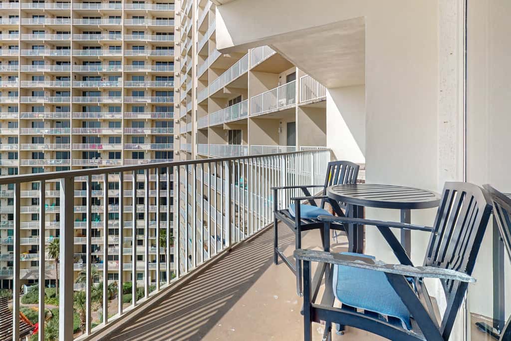 Beachfront condo with pool, hot tub, terrific beach views, & balcony