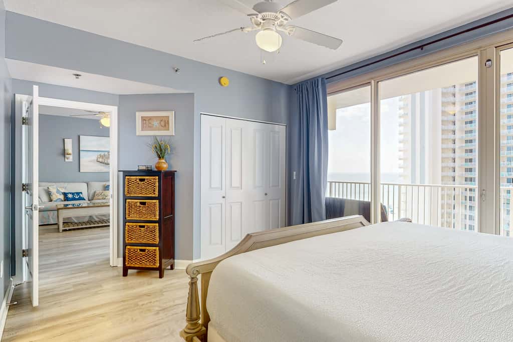 Beachfront condo with pool, hot tub, terrific beach views, & balcony