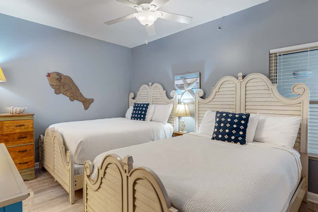 Beachfront condo with pool, hot tub, terrific beach views, & balcony