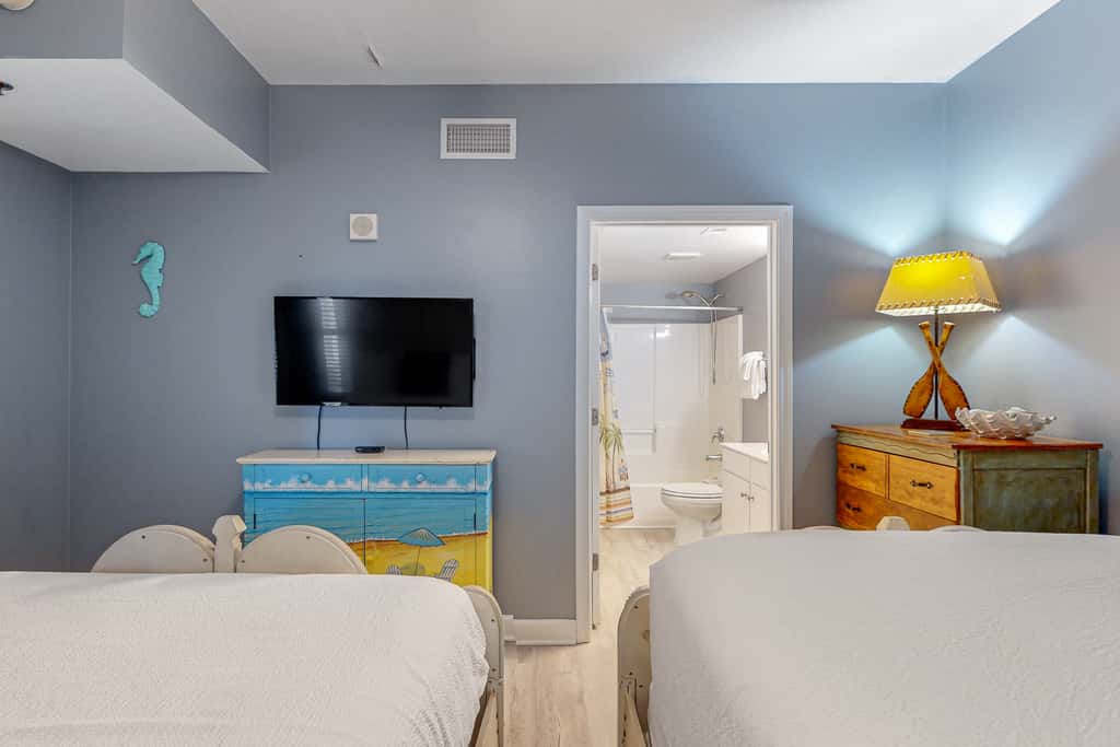 Beachfront condo with pool, hot tub, terrific beach views, & balcony