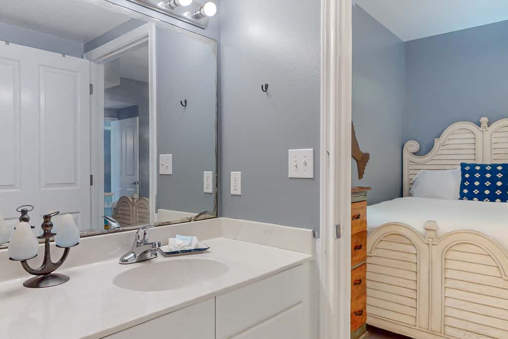 Beachfront condo with pool, hot tub, terrific beach views, & balcony