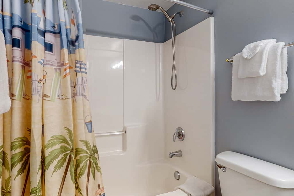 Beachfront condo with pool, hot tub, terrific beach views, & balcony