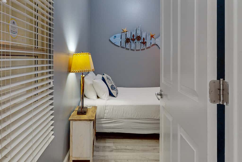 Beachfront condo with pool, hot tub, terrific beach views, & balcony