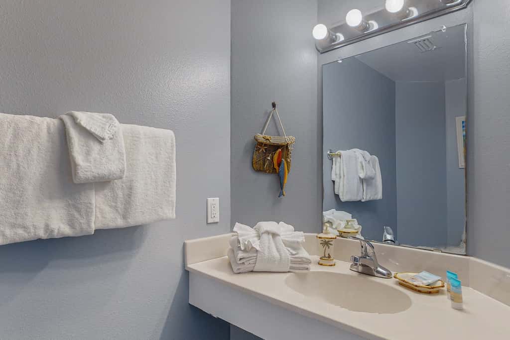Beachfront condo with pool, hot tub, terrific beach views, & balcony