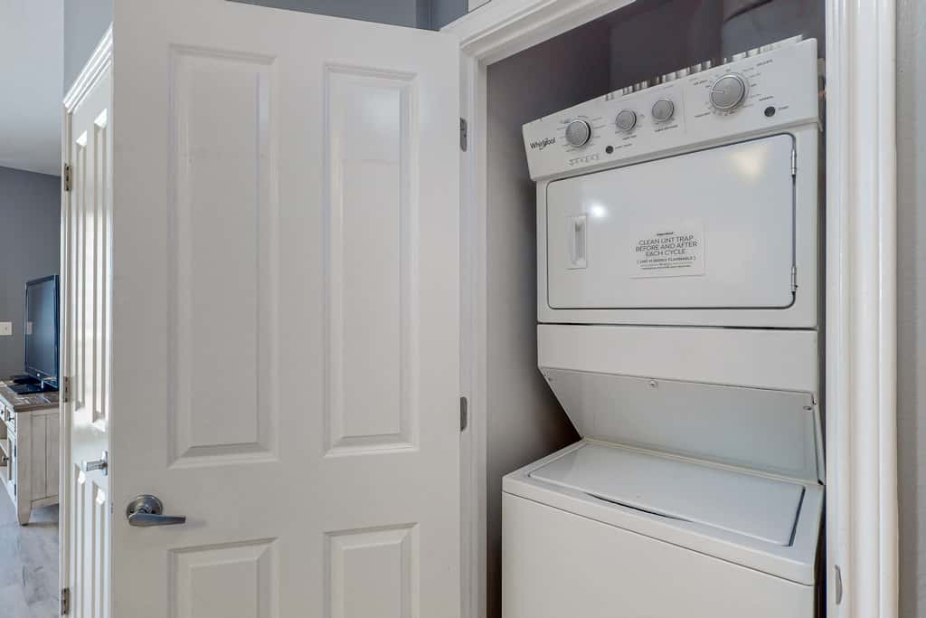 Beachfront condo with pool, hot tub, terrific beach views, & balcony
