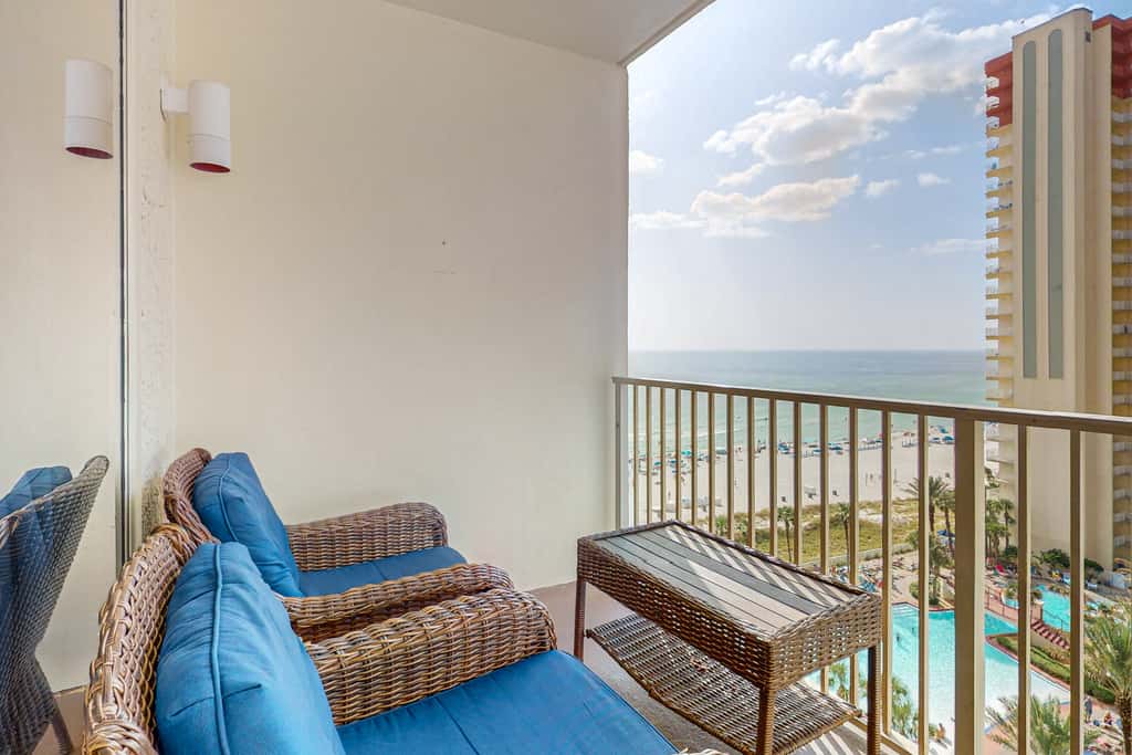 Beachfront condo with pool, hot tub, terrific beach views, & balcony