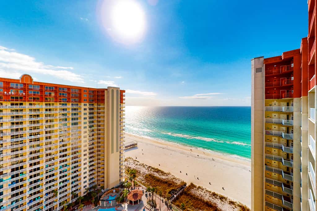 Beachfront condo with amazing Gulf views, balcony, pools, hot tubs, gym, & sauna