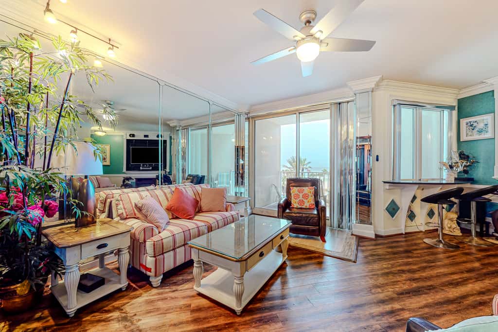 Gulf-front condo with sweeping views, pools, hot tubs, & easy beach