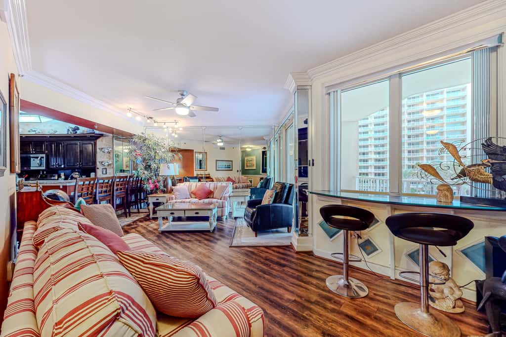 Gulf-front condo with sweeping views, pools, hot tubs, & easy beach