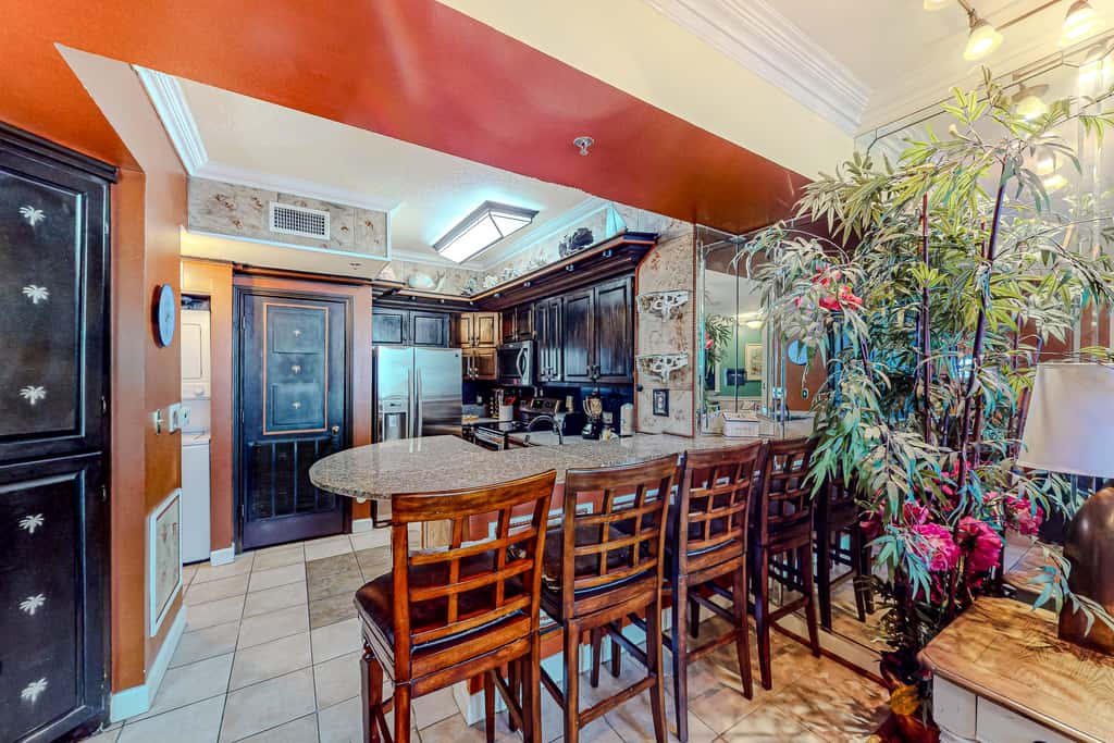 Gulf-front condo with sweeping views, pools, hot tubs, & easy beach