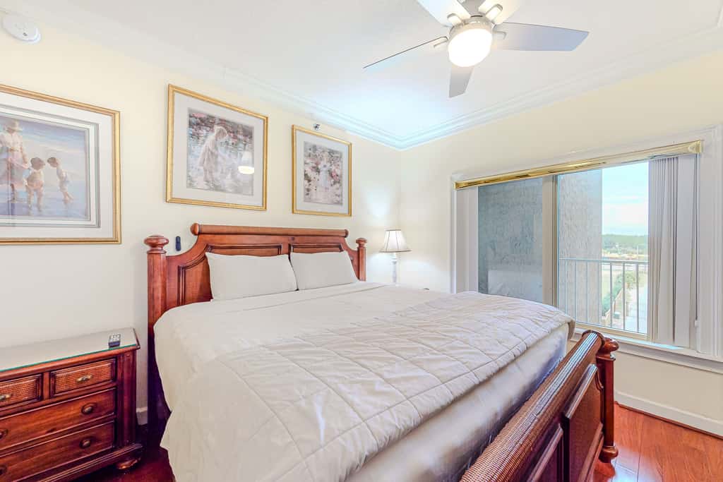 Gulf-front condo with sweeping views, pools, hot tubs, & easy beach