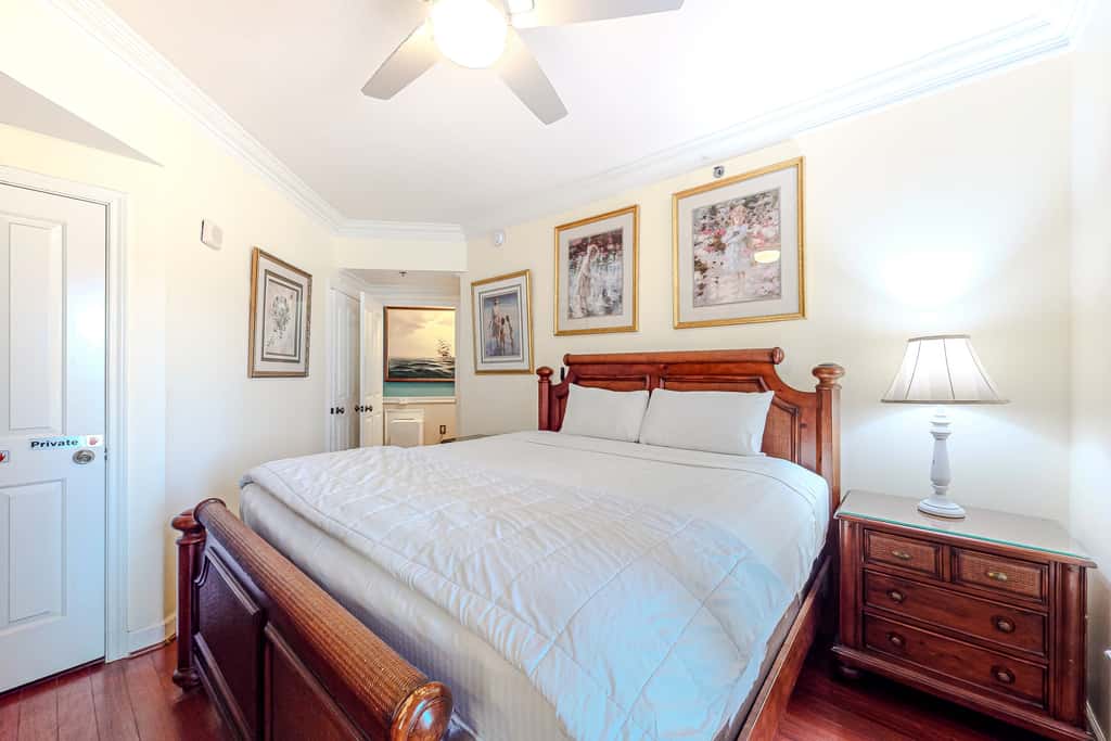 Gulf-front condo with sweeping views, pools, hot tubs, & easy beach