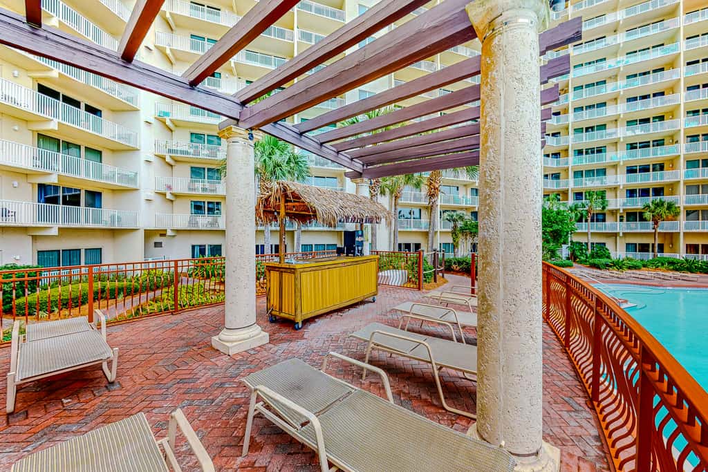 Gulf-front condo with sweeping views, pools, hot tubs, & easy beach