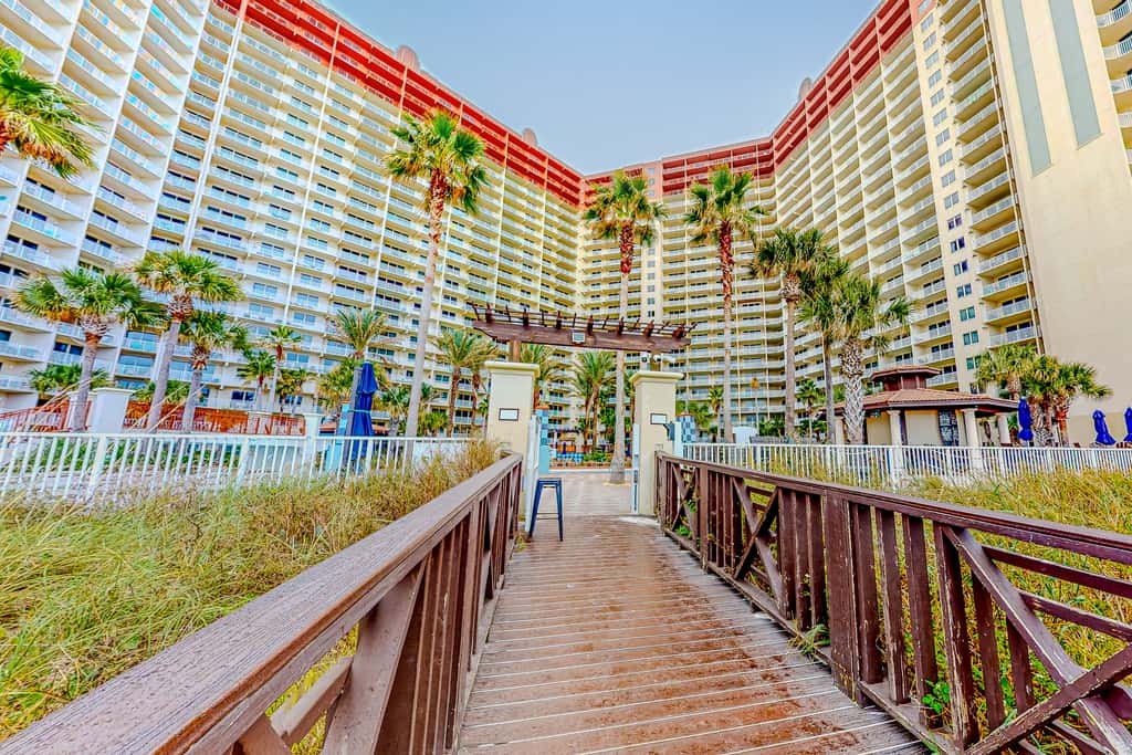 Gulf-front condo with sweeping views, pools, hot tubs, & easy beach