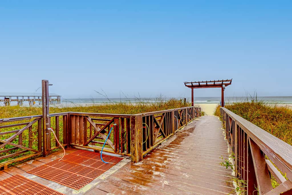 Gulf-front condo with sweeping views, pools, hot tubs, & easy beach