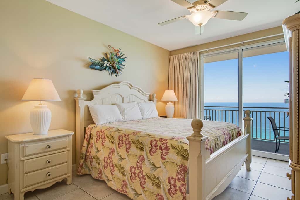 Kid-friendly beachfront condo with seasonal beach service, pools & hot tub