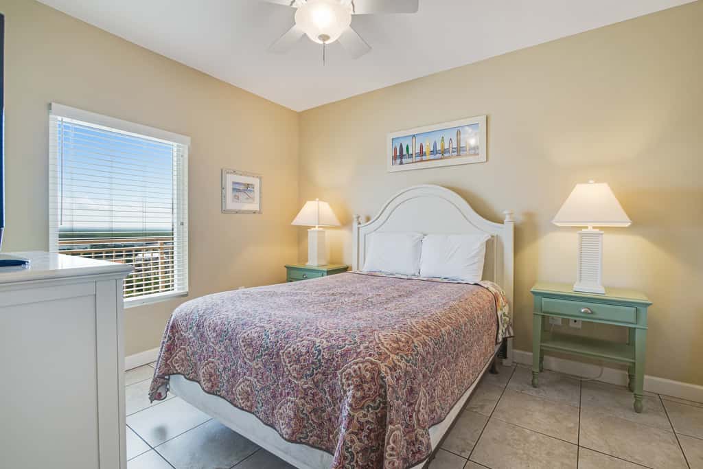 Kid-friendly beachfront condo with seasonal beach service, pools & hot tub